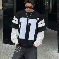 Cách phối áo phông boxy + áo dài tay